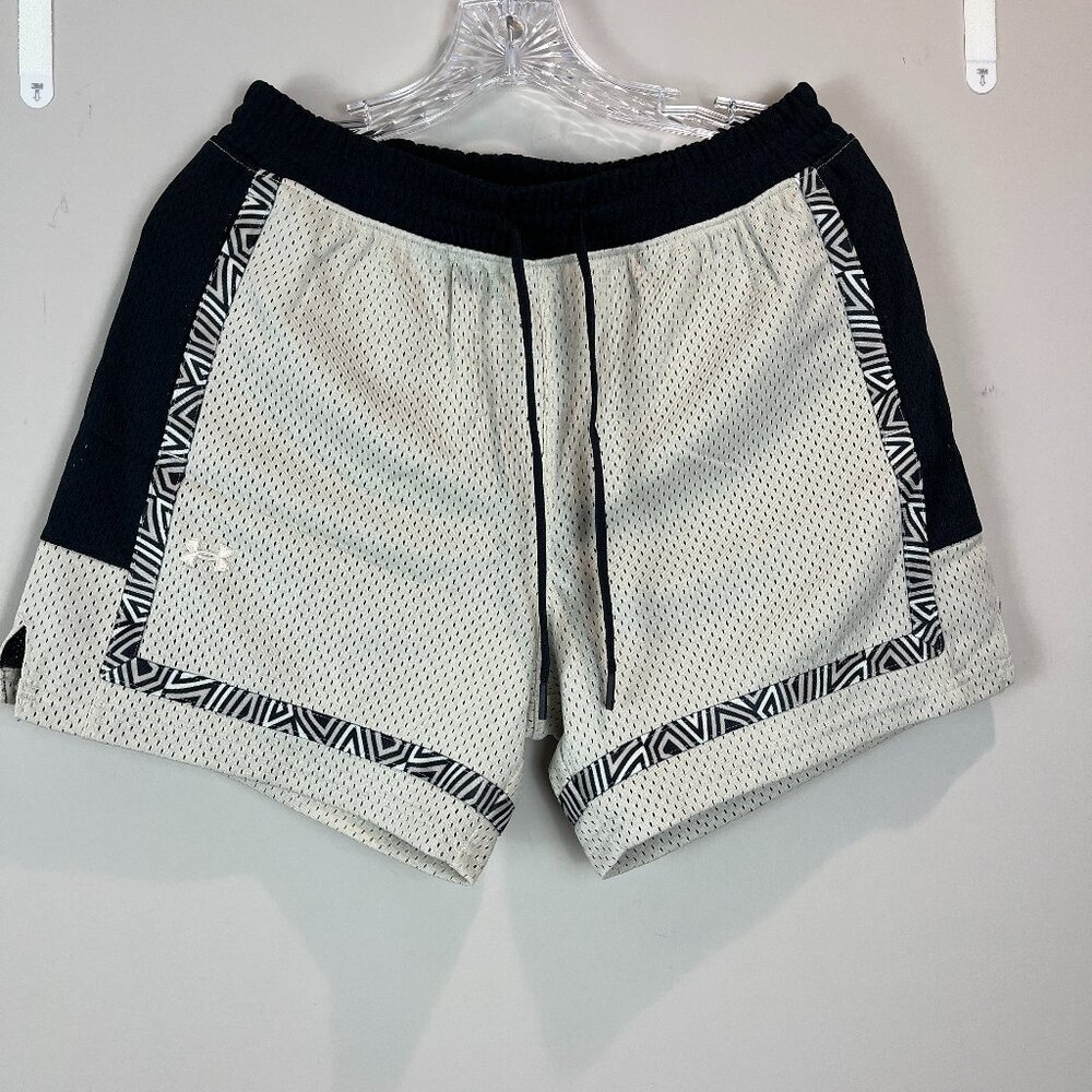 Women's NWOT Under Armour Shorts, Size S